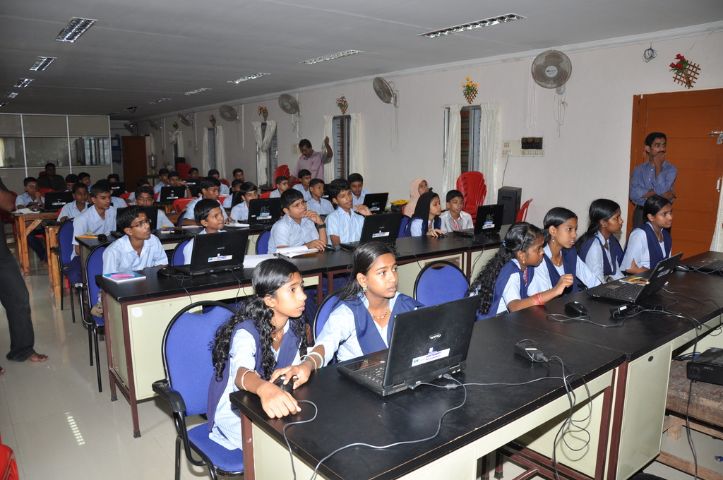 Students attending Malayalam wikipedia workshop