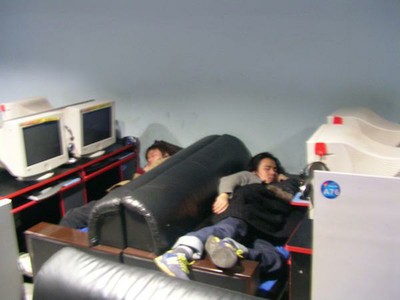 Sleepover cyber cafes in Shanghai