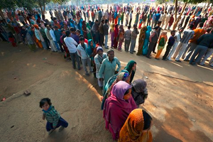 A Three-Way Race Draws Delhi’s Young, and Everyone Else, Out to Vote